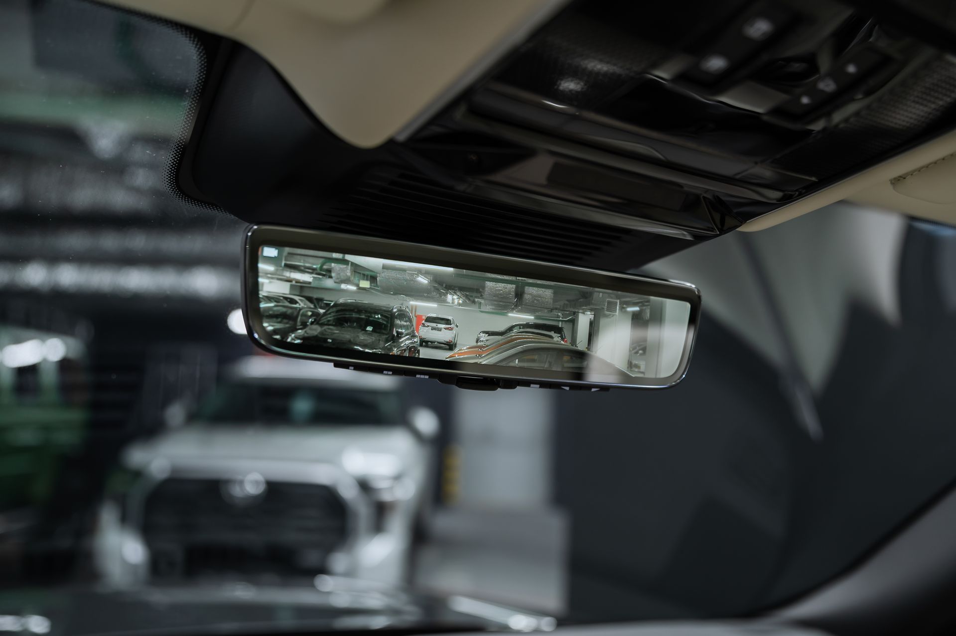 Серый Land Rover Range Rover SV в Crystal Car под заказ