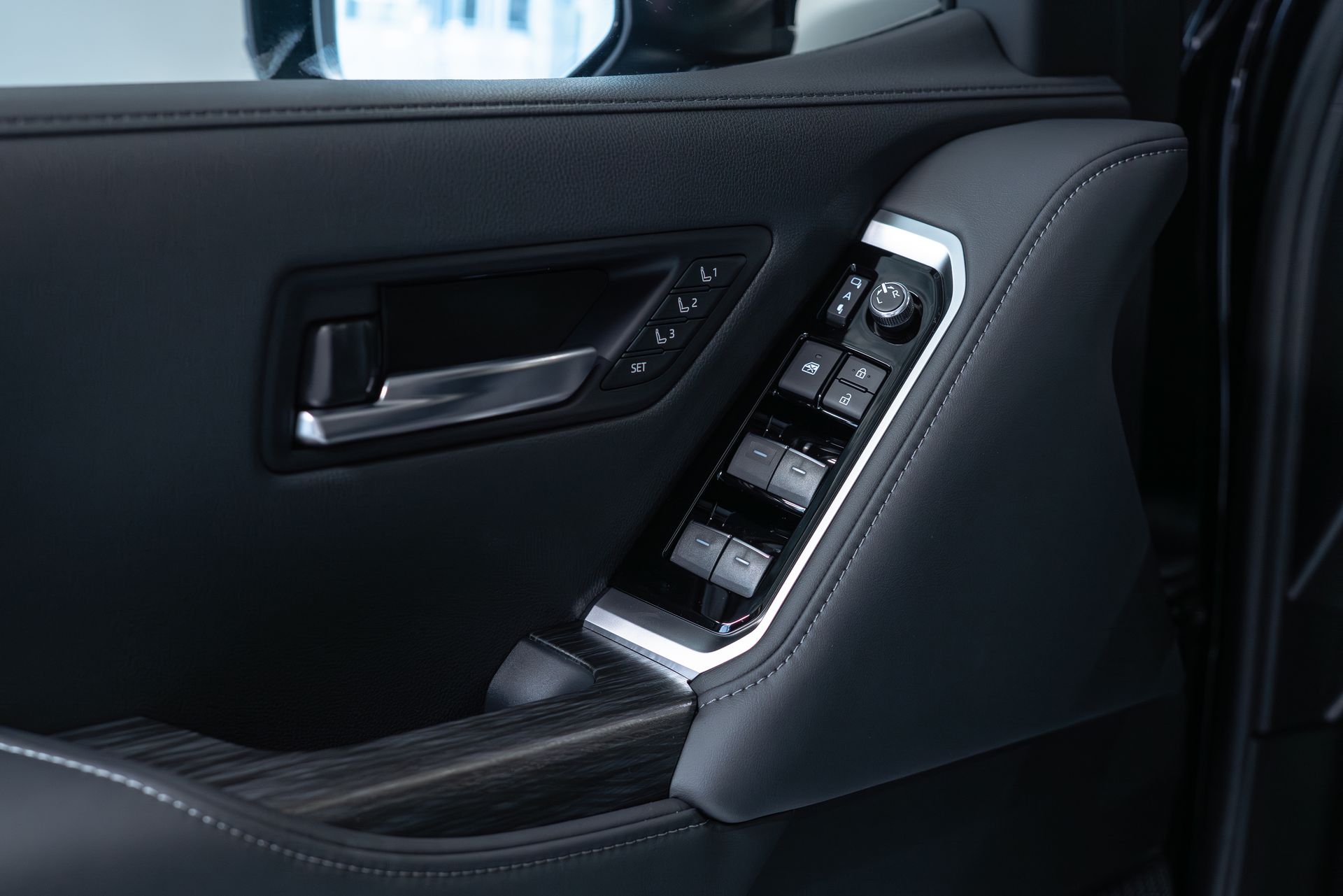 Toyota Land Cruiser VX+ (5 мест)