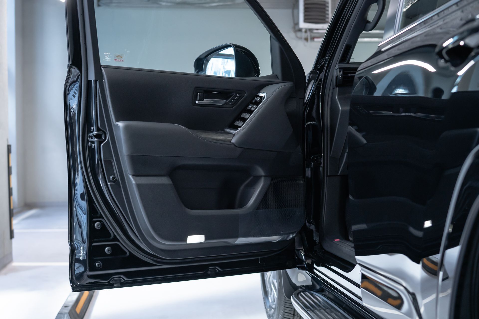 Toyota Land Cruiser VX+ (5 мест)